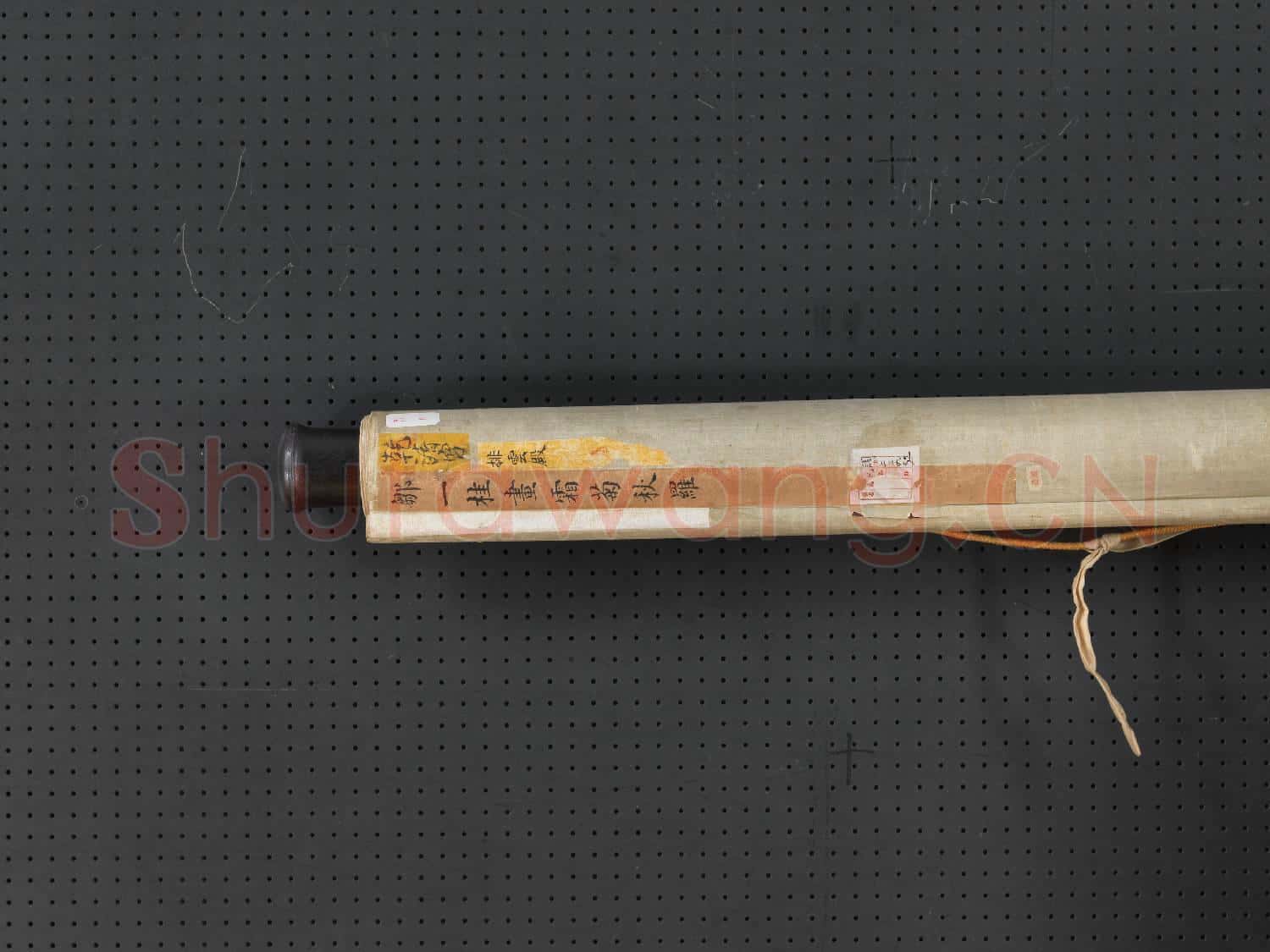 清鄒一桂畫霜菊秋羅 軸