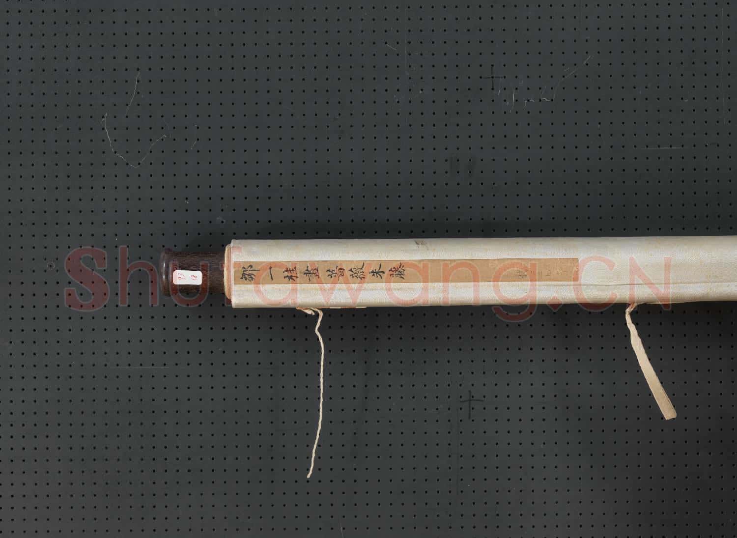 清鄒一桂畫薔薇朱藤 軸