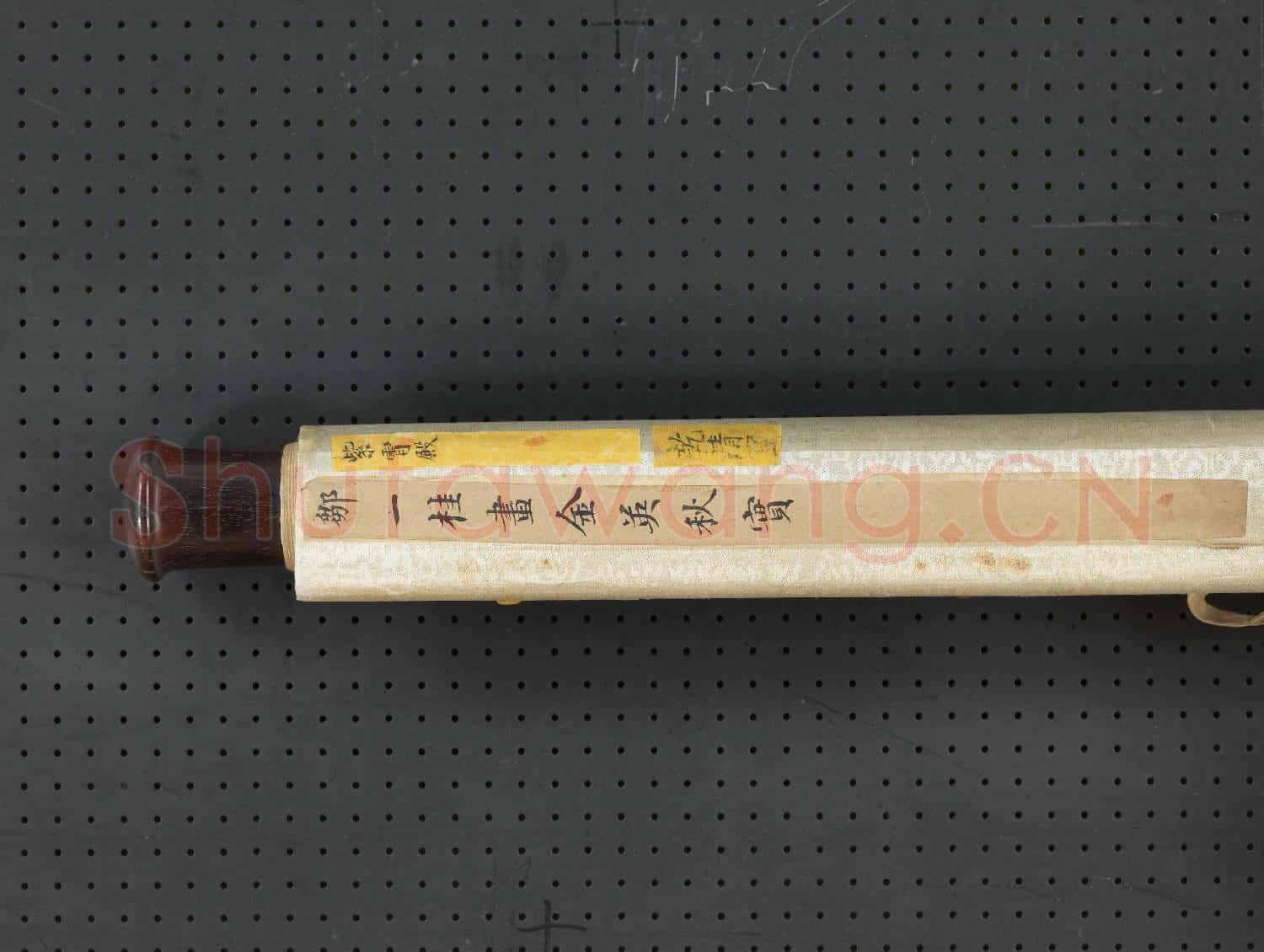 清鄒一桂畫金英秋實 軸