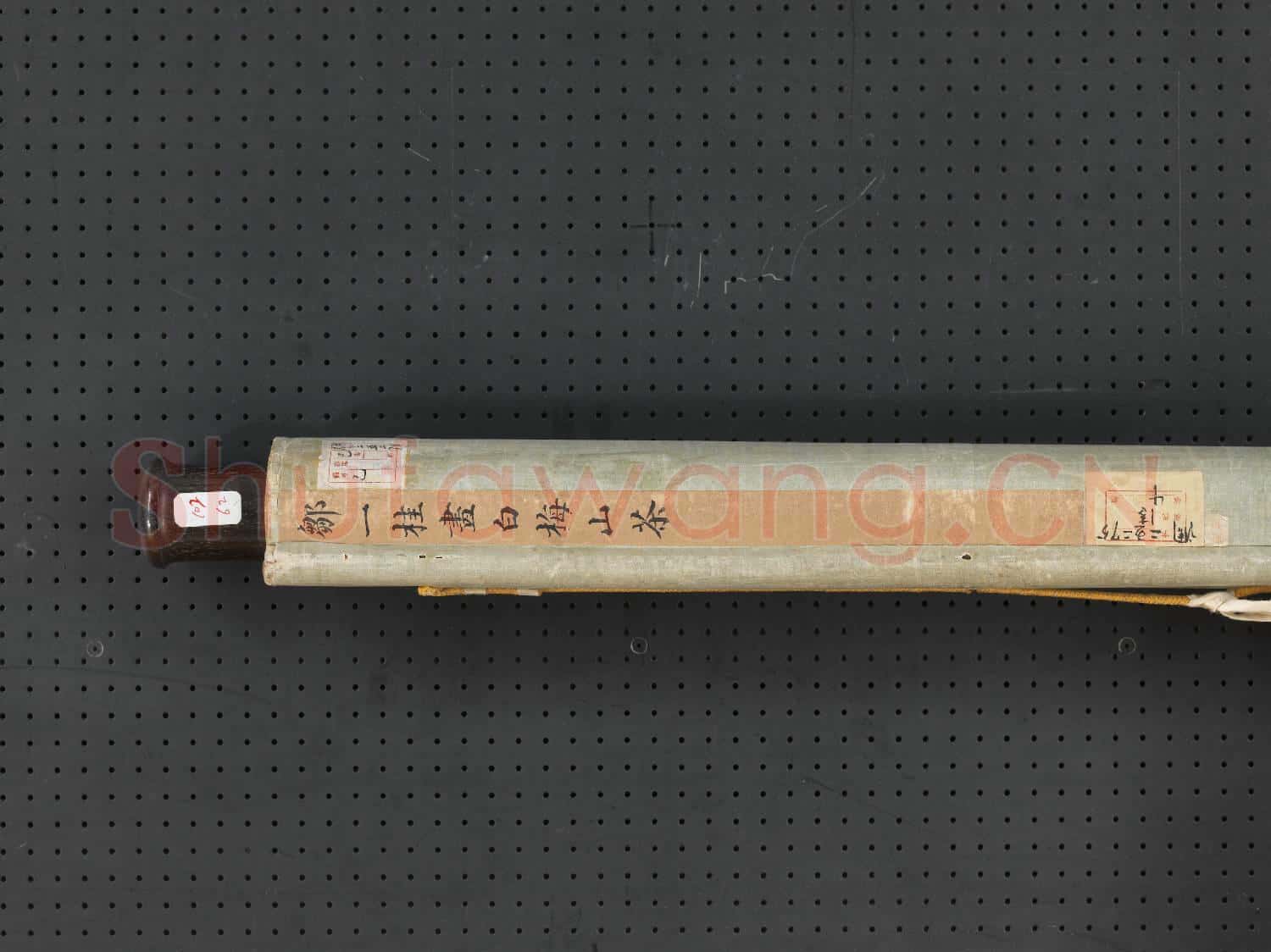 清鄒一桂畫白梅山茶 軸
