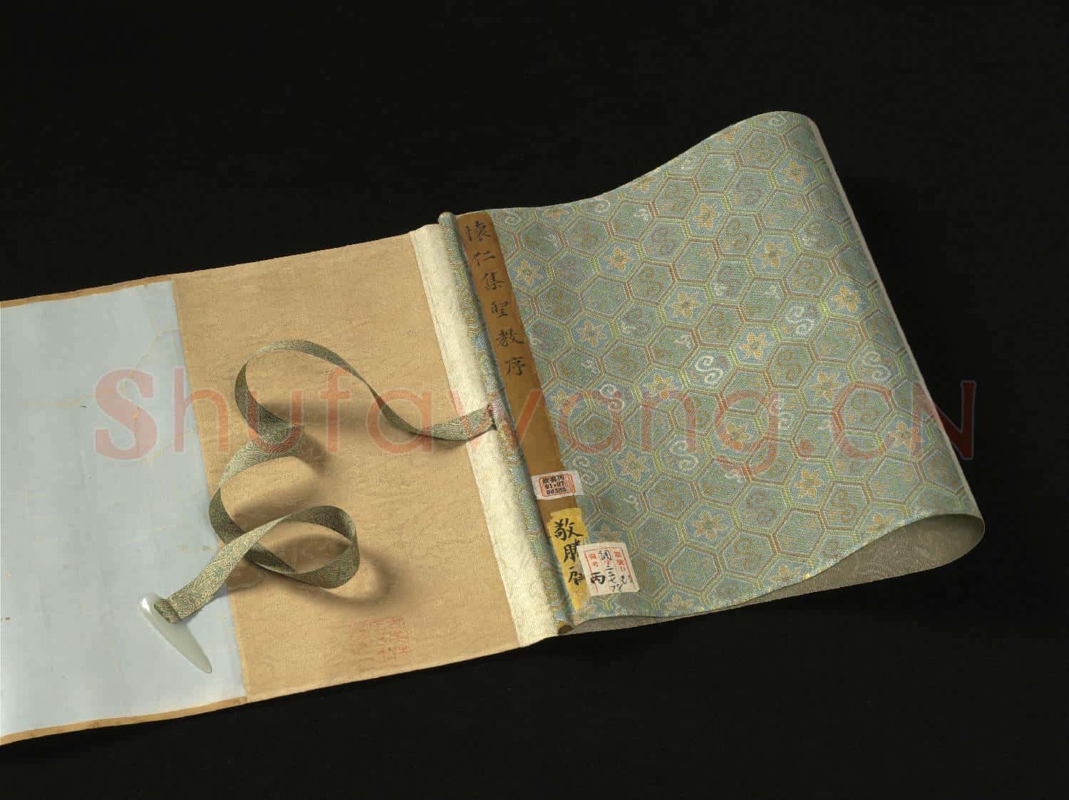 唐懷仁集聖教序.卷故書