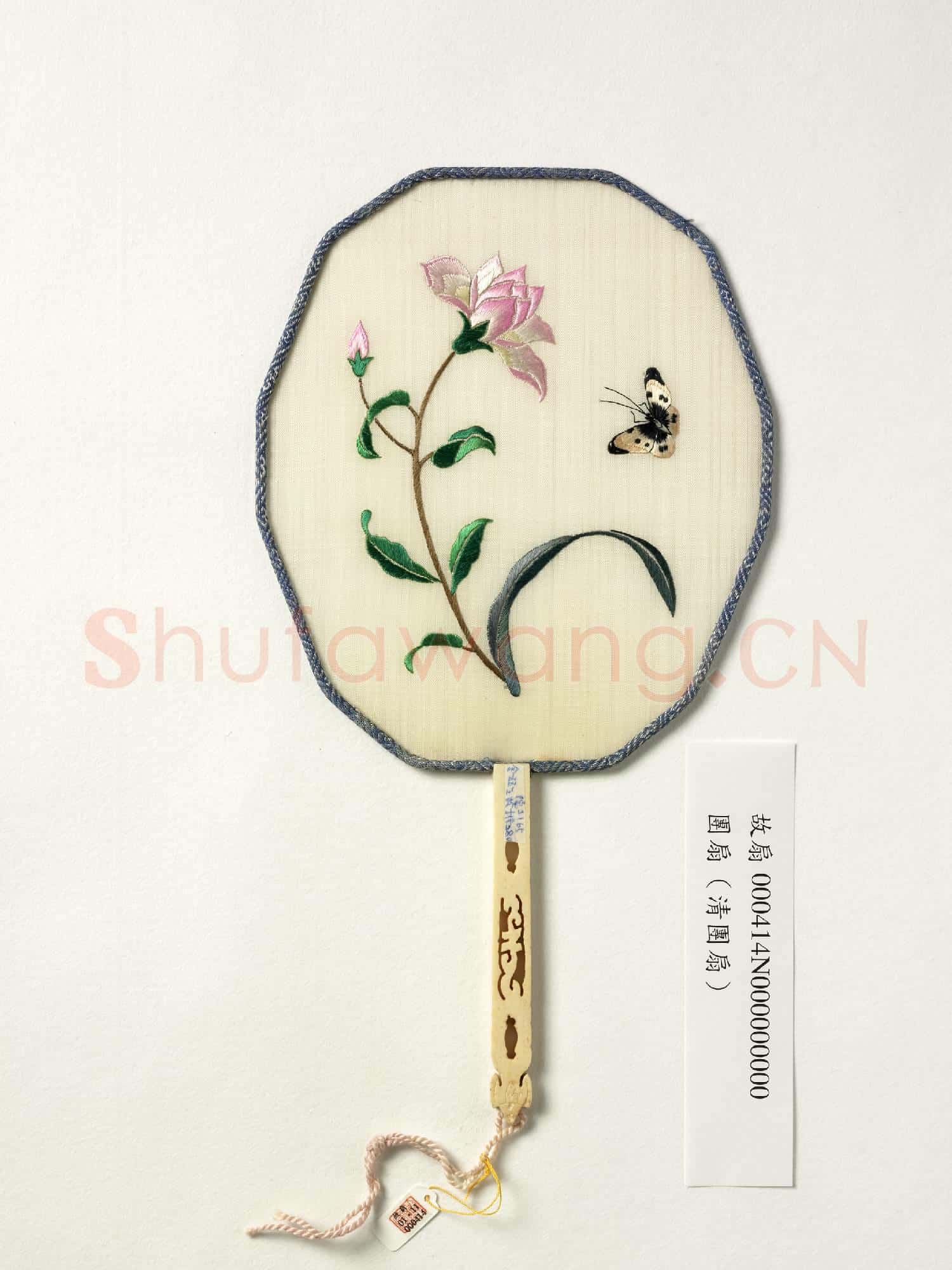 清人繡花卉 成扇