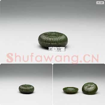 清 玉直纹圆盒