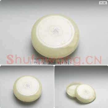 清 玉梅花圆盒