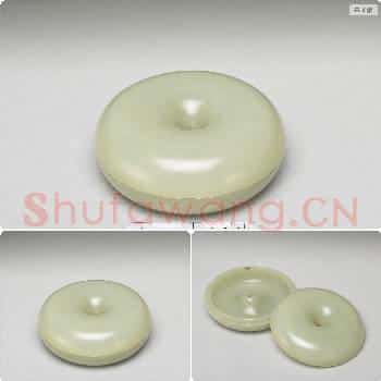 清 玉环形盒