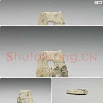 大汶口文化中晚期或良渚文化早期 玉圆孔饰片