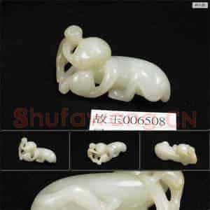 明至清 玉猿猴捧桃佩