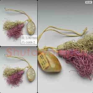 清 玉花卉纹佩