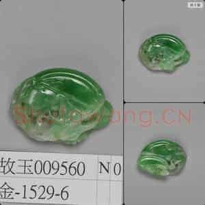 清 翠玉瓜果蜂蝶饰件