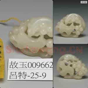 清 玉松鼠葡萄